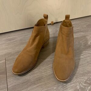 Women’s suede chelsea boots, size 8,5